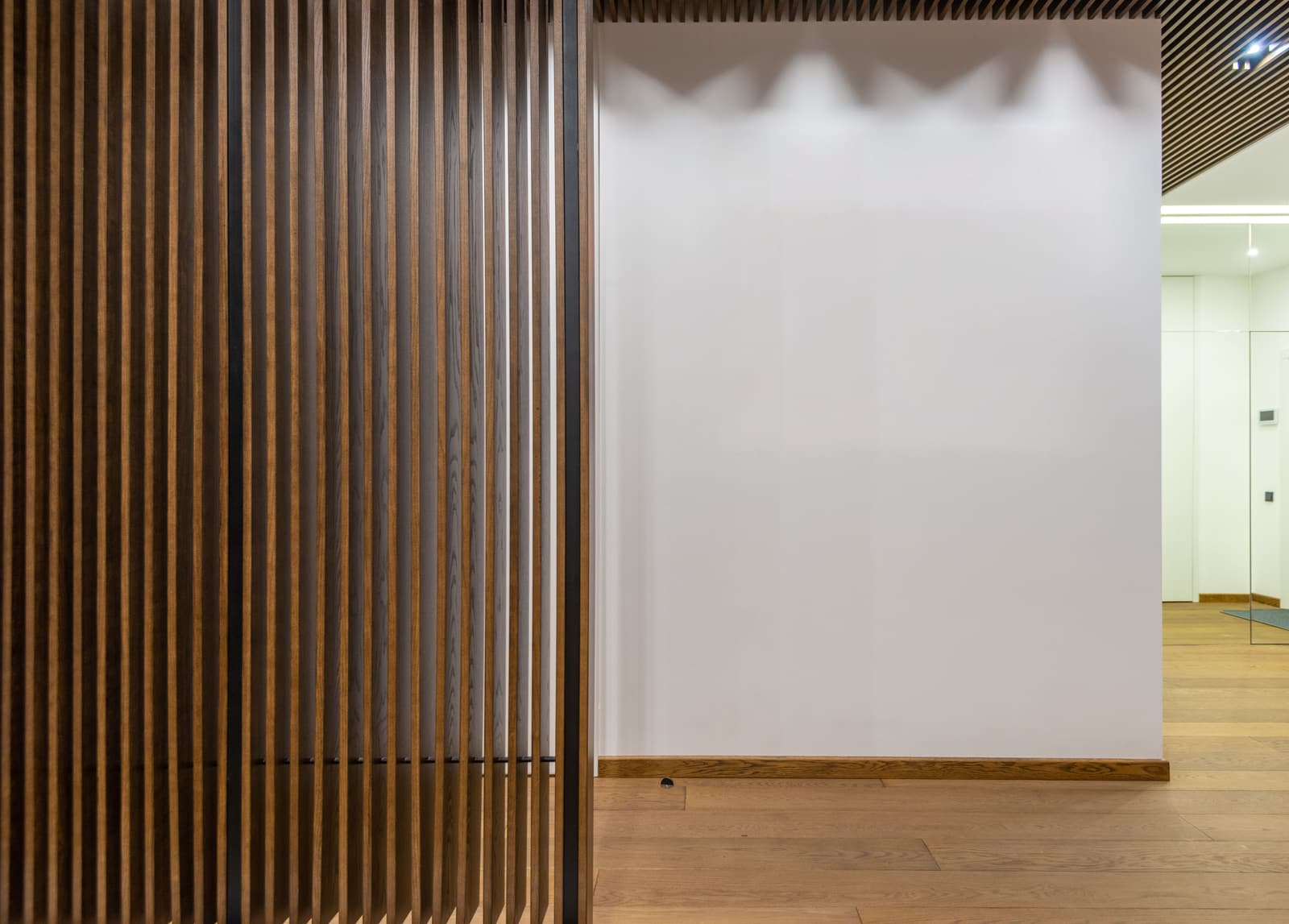 A detail of the slim oak battens used through Larkmoor.