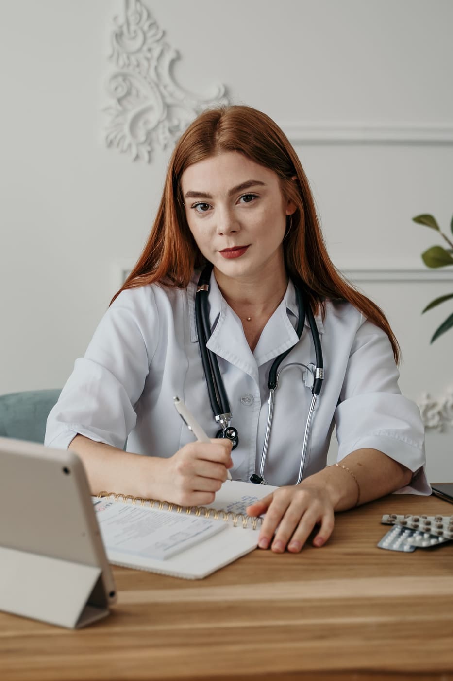 Portrait of Dr Saira Mahmood, consultant gynaecologist.